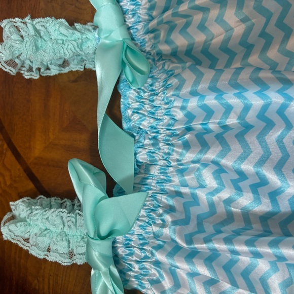 Girls 12 months bubble romper - Picture 3 of 6